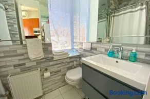 Beautiful 3 Bdrm 2 Bath Private Luxury Townhouse! - Image 2