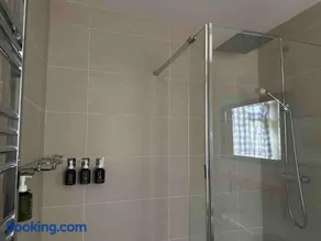 New luxury self-contained studio - Image 3