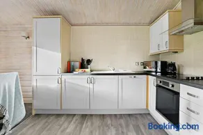 Chestnut, 6 Fingle Glen Lodges - Free Parking & WiFi - Pets - Image 2