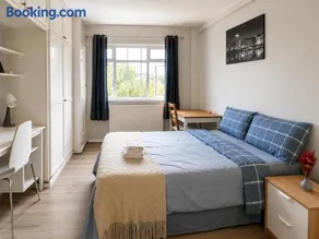 Livo Homes Elegant 2BR Near West Kensington Tube - Image 5