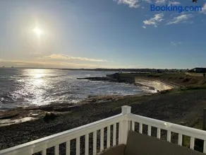 Seafront Serenity Lodge - Image 4