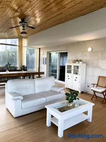 Chalet con Piscina Privada - Image 3