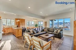 Windriver Hideaway - Private Hot Tub - Image 1