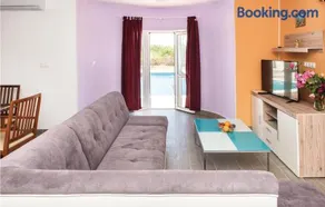 Four-Bedroom Holiday Home In Cista Velika - Image 2