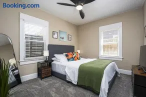 3-Bedroom, Private Backyard, Historic, Prime Location - Image 3