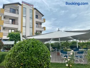 Hotel President - Image 1