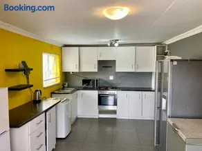 Unit 2 TraversHub Sleeps 6 Self-Catering Group Belhar, CT - Image 3