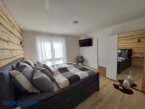 Premium Vulkaneifel Chalet - Image 1