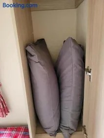 Holiday Home Sleeps 10 - Image 2
