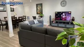 Spectacular 3 BR 2 WR House - Close to Airport - Image 4