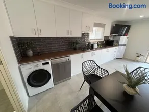 A newly renovated home and only 2 minutes to Highway - modern and handy - Image 5