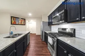 Newhouse/Grill/East houston/Channelview/Baytown/Sleeps 8 - Image 2