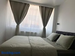 Modern private Rooms with attached Bathroom & Free Parking - Image 3