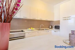 Luxury Apartments Villa Mande - Image 3