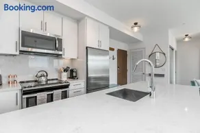 Lake Simcoe Stays - Friday Harbour's Official Rental Program - Magnolia Suite - Image 2