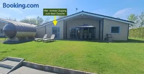 Ferienhaus Deluxe, direkt am See, mit hauseigener Panorama Außensauna, zwei Badezimmern, Tretboot, Kamin, in direkter nähe zum Kinderspieleparadies sowie Reit- und Ponyhof, 1 bis 8 Personen - Image 2