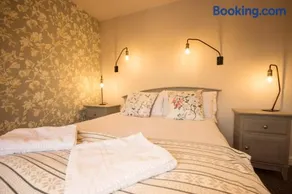 Tissington Cottage- Darwin Lake Holiday Village - Image 4