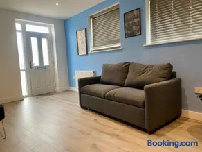 Apartment 6 - Image 2