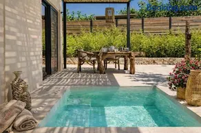 Hilaritas Sea View Suites - Image 3