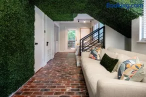 Downtown Bryan Treehouse Hot Tub and Peaceful Escape - Image 2