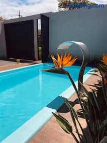 Casa com Piscina Privativa e Área Gourmet em Cascavel - Image 2