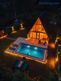 Green date bungalow - Image 1