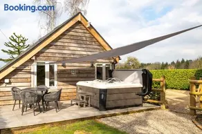 Oak Tree Hideaway - Image 1