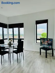 Skyline Vista Apartment - Image 2