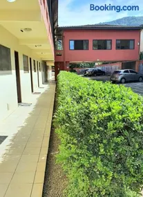 Flat em Juquehy - Condomínio com portaria e com piscina próximo praia - Image 5