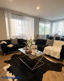 Modern 2BR Hollywood Apt with Rooftop Pool, Free Parking & Close to Walk of Fame and Universal Studios - Image 3