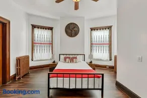 The Victorian on South Park - Sleeps 6 - Image 3