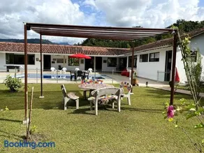FINCA SAN LUIS en La Vega Cundinamarca Diversión Gastronomía Gourmet y Confort Total hasta para 17 Personas Piscina Jacuzzi y Juegos de mesa - Image 2