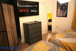 Canterbury High St - 2 Bed Apt Sleeps 5 - 75 inch TV SS1 - Image 3