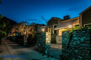 Arion Apartments - Image 4