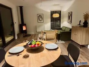 Kingfisher - Luxurious Off-Grid Eco Cabin with Riverviews - Image 2