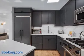 Aspen Townhouse West Unit 1, Fully Renovated and Steps from Downtown - Image 2