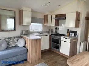 Beautiful 2 bedroom caravan , Leysdown - Image 4