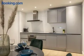 Modern Lower-Ground Apartment in Rotterdam West - Image 2