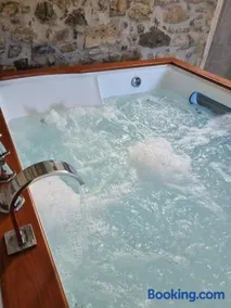 "Rosa di sera" - Relax in Toscana con Spa privata - Image 4