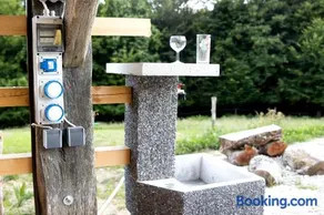 Glamping - Hayrack Vesel - Image 3