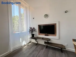 Studio lumineux avec belle vue - Image 2