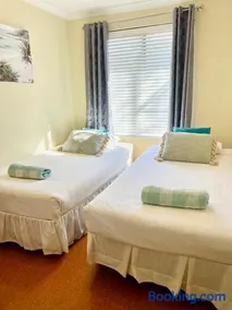 Acacia Retreat - Image 2
