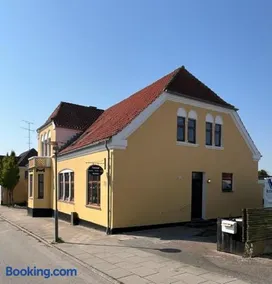 Folsted - Værelse 103 med eget badeværelse og fri parkering - Image 1
