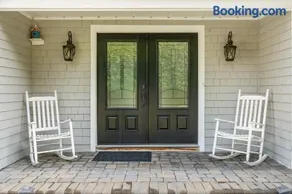 Cape Cod Family Retreat 5BR Hot Tub Sleeps 14 - Image 2