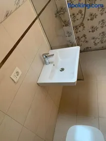 Casa Bunica - Vila Rustică cu Prispă Experiență Românească Autentică lângă Pârâu în Natura Loc Joaca Copii Oaza de Liniște - Image 2