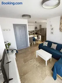 Odysseus Boutique Apartment - Image 4