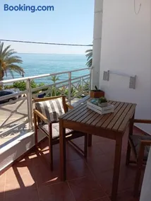 Cosy Apartment with Sea View - Image 1