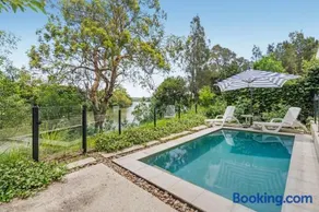 Luxury Riverside Retreat in Benowa - Image 1
