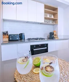 HOT Stylish Costal 3 ensuite apartment on Redcliffe, Brisbane - Image 4