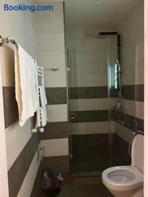 Luxury 6BR 240sqm Apartment in Vere Tower Perfect for Groups in Tbilisi - Image 2
